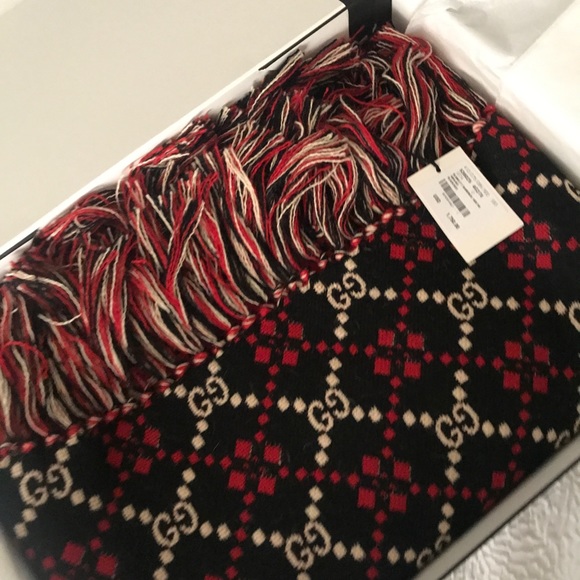 GUCCI throw blanket - Picture 3 of 7